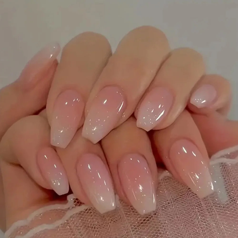 24 faux ongles à coller, forme amande simple, courts et ovales, pour manucure femme.