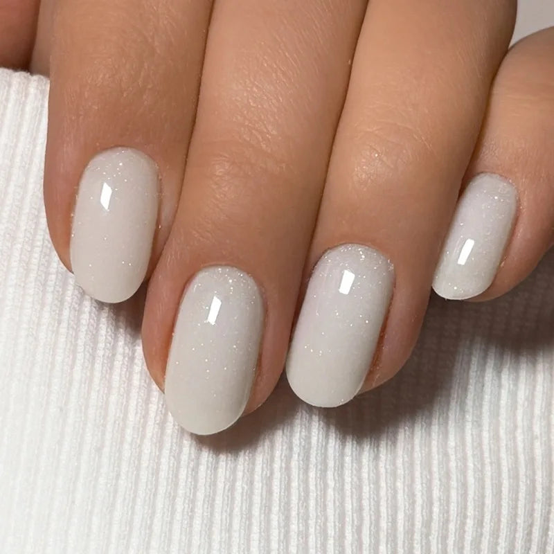 24 faux ongles à coller, forme amande simple, courts et ovales, pour manucure femme.