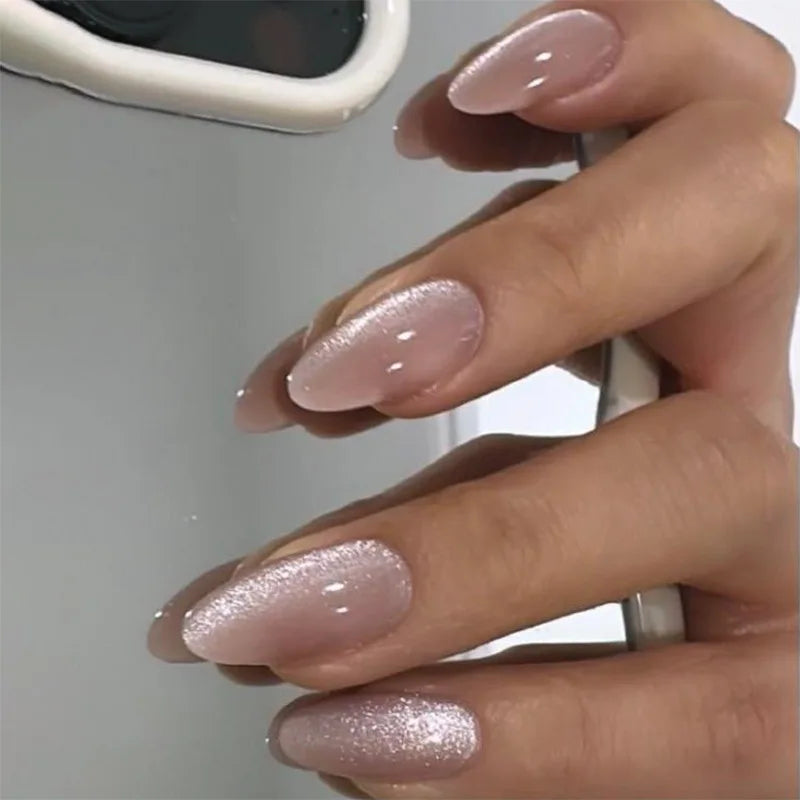 24 faux ongles à coller, forme amande simple, courts et ovales, pour manucure femme.