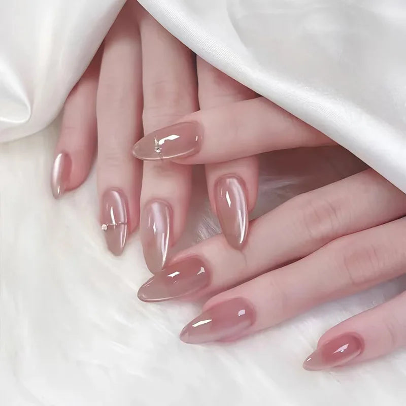 24 faux ongles à coller, forme amande simple, courts et ovales, pour manucure femme.