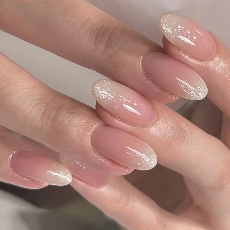 24 faux ongles à coller, forme amande simple, courts et ovales, pour manucure femme.