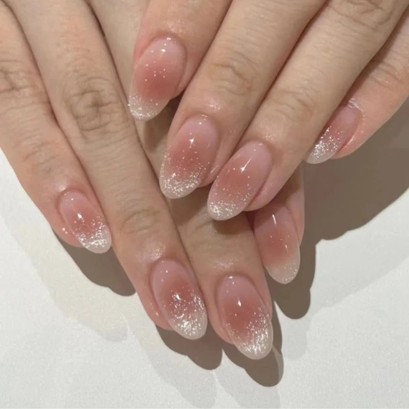 24 faux ongles à coller, forme amande simple, courts et ovales, pour manucure femme.