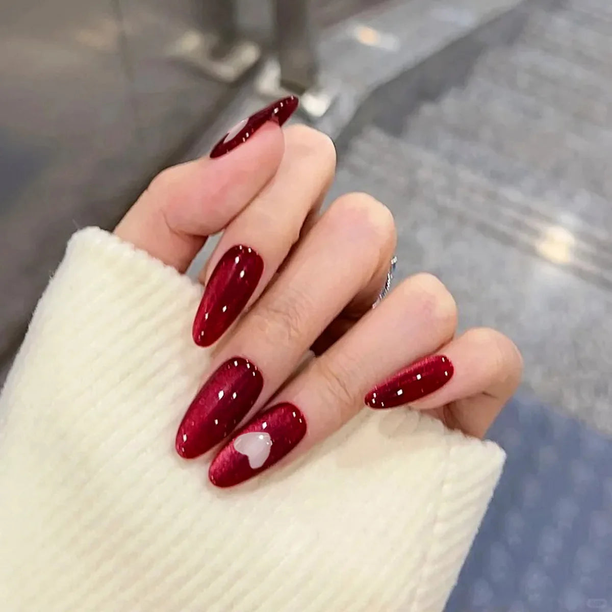 24 faux ongles à coller, forme amande simple, courts et ovales, pour manucure femme.