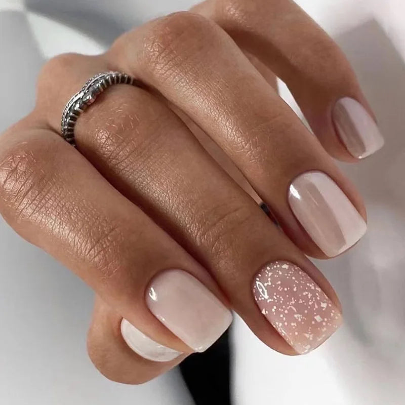 Lot de 24 faux ongles blancs à la française, faciles à porter.