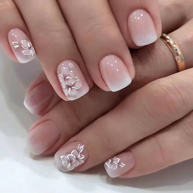 Lot de 24 faux ongles blancs à la française, faciles à porter.