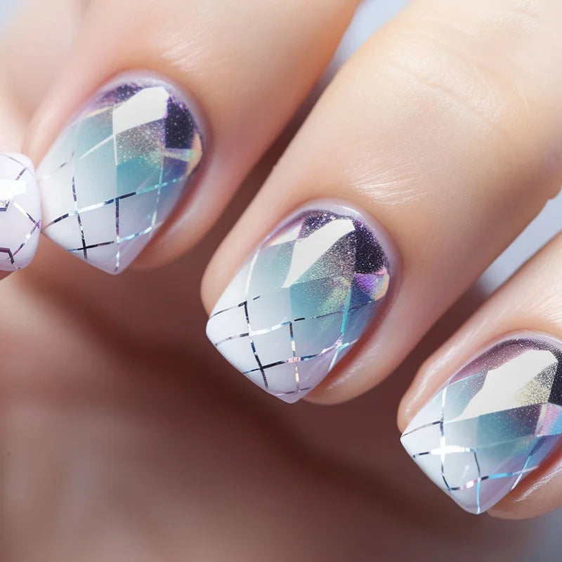 Lot de 24 faux ongles blancs à la française, faciles à porter.