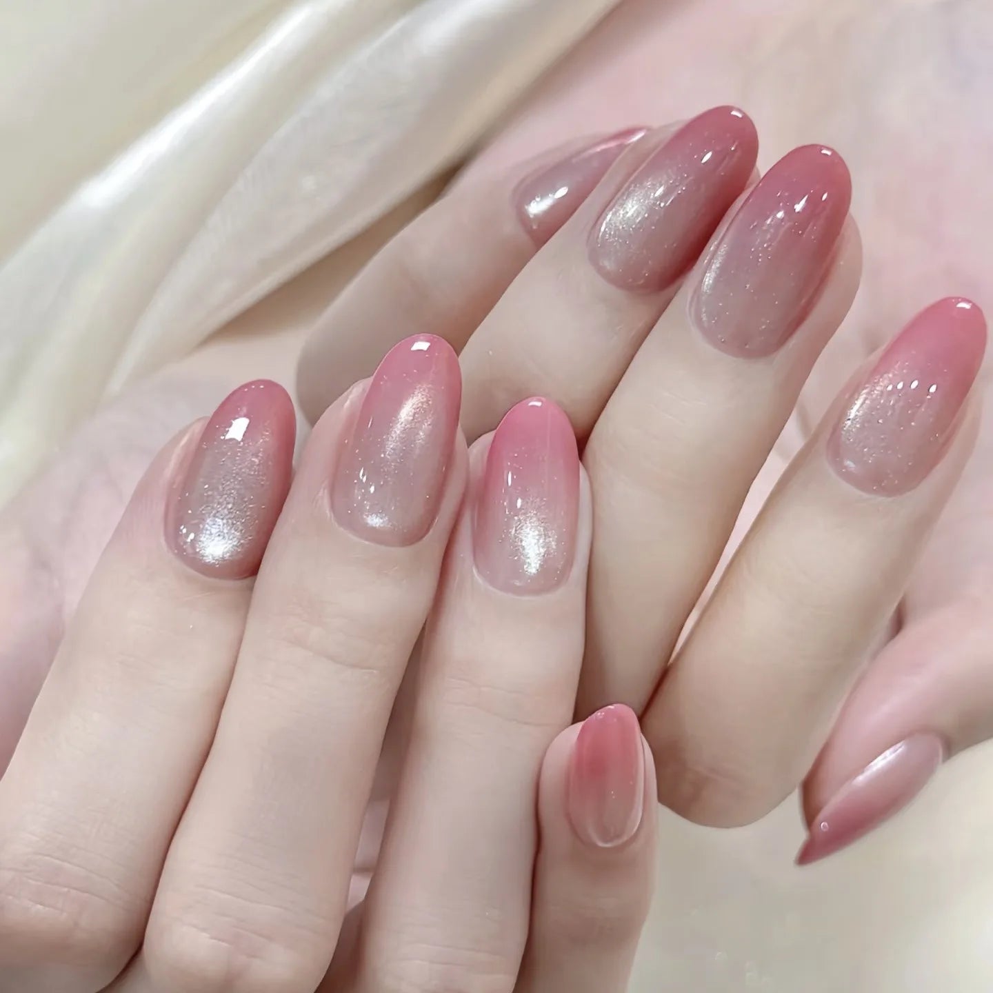 24 faux ongles à coller, forme amande simple, courts et ovales, pour manucure femme.