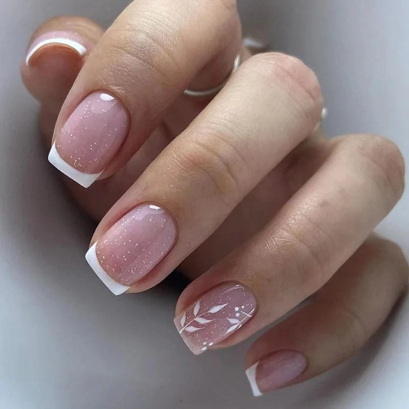 Lot de 24 faux ongles blancs à la française, faciles à porter.